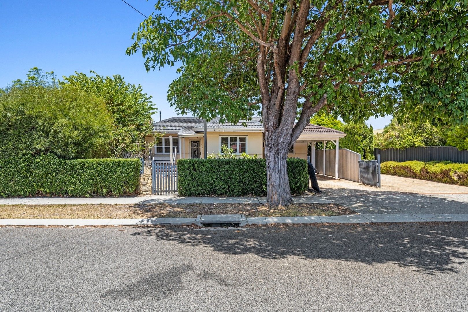 3 bedrooms House in 9 Adamson Road BRENTWOOD WA, 6153