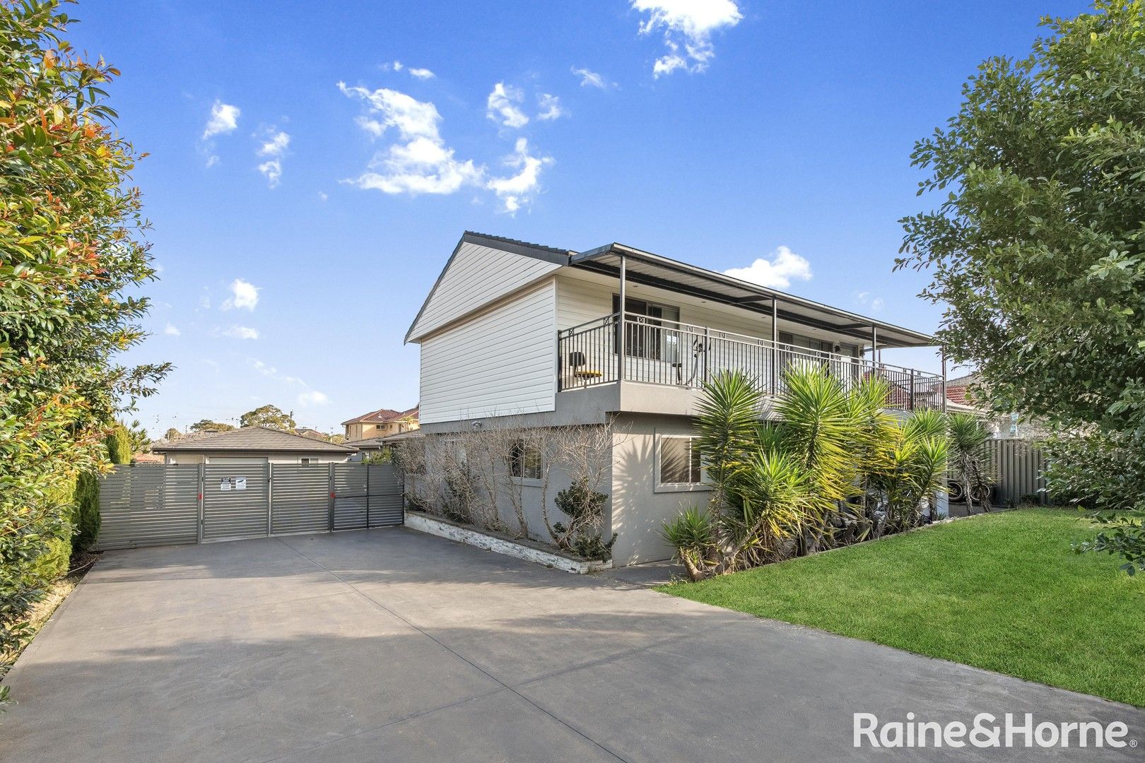 7 bedrooms House in 171 Neville Street SMITHFIELD NSW, 2164