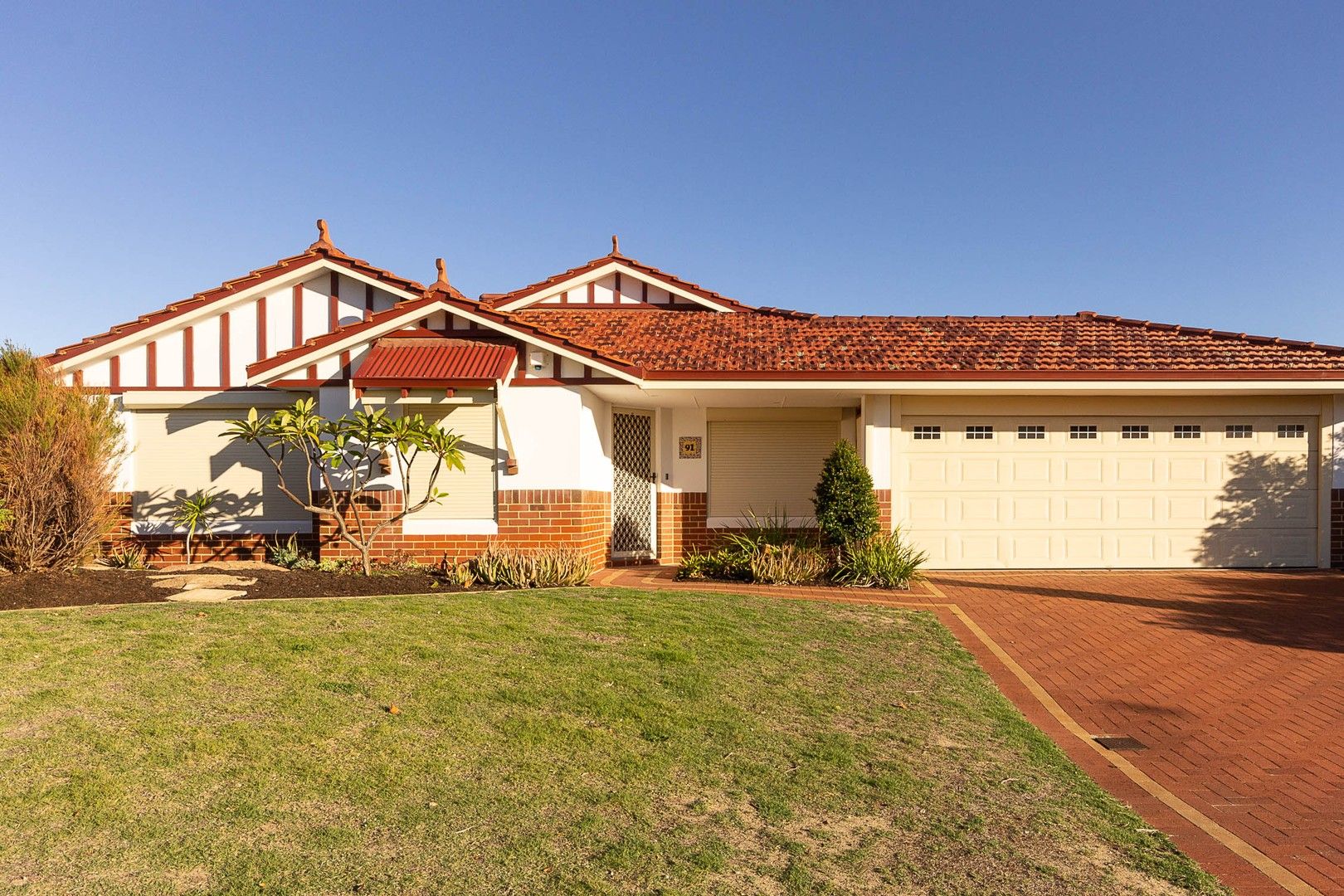4 bedrooms House in 91 Star Bush Crescent ELLENBROOK WA, 6069