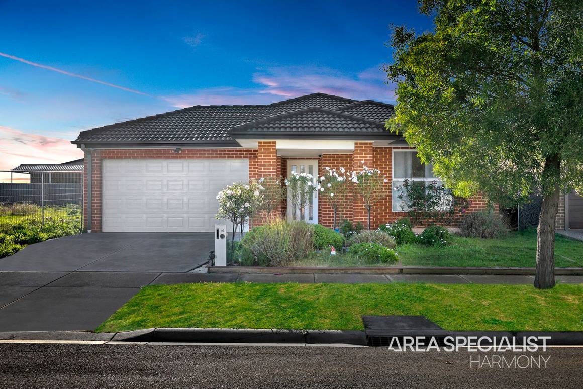 Picture of 16 Longford Crescent, WEIR VIEWS VIC 3338