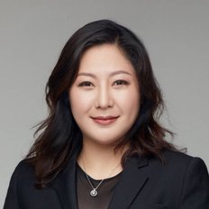 Olivia Yang, Sales representative