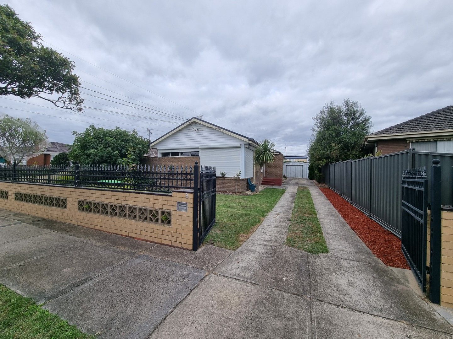 3 bedrooms House in 8 Caringal Court CLAYTON SOUTH VIC, 3169