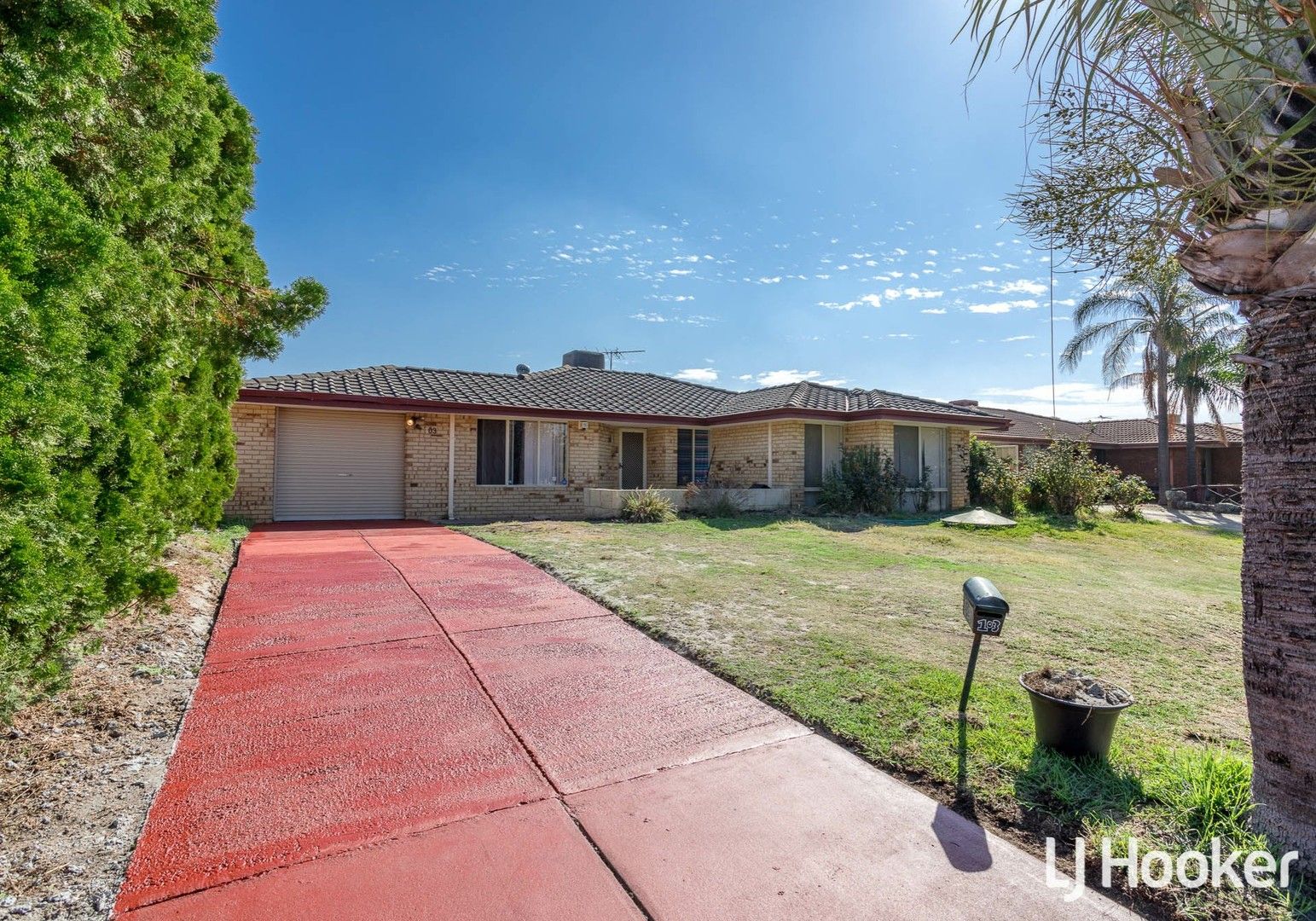 4 bedrooms House in 103 Forest Crescent THORNLIE WA, 6108