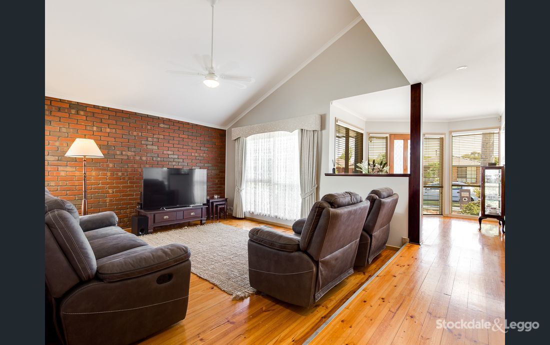 36 Julier Crescent, Hoppers Crossing VIC 3029, Image 2