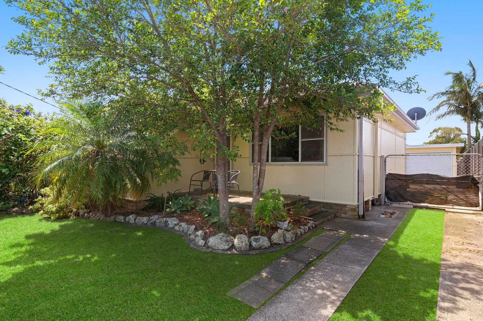 2 bedrooms House in 35 Mackenzie Avenue WOY WOY NSW, 2256