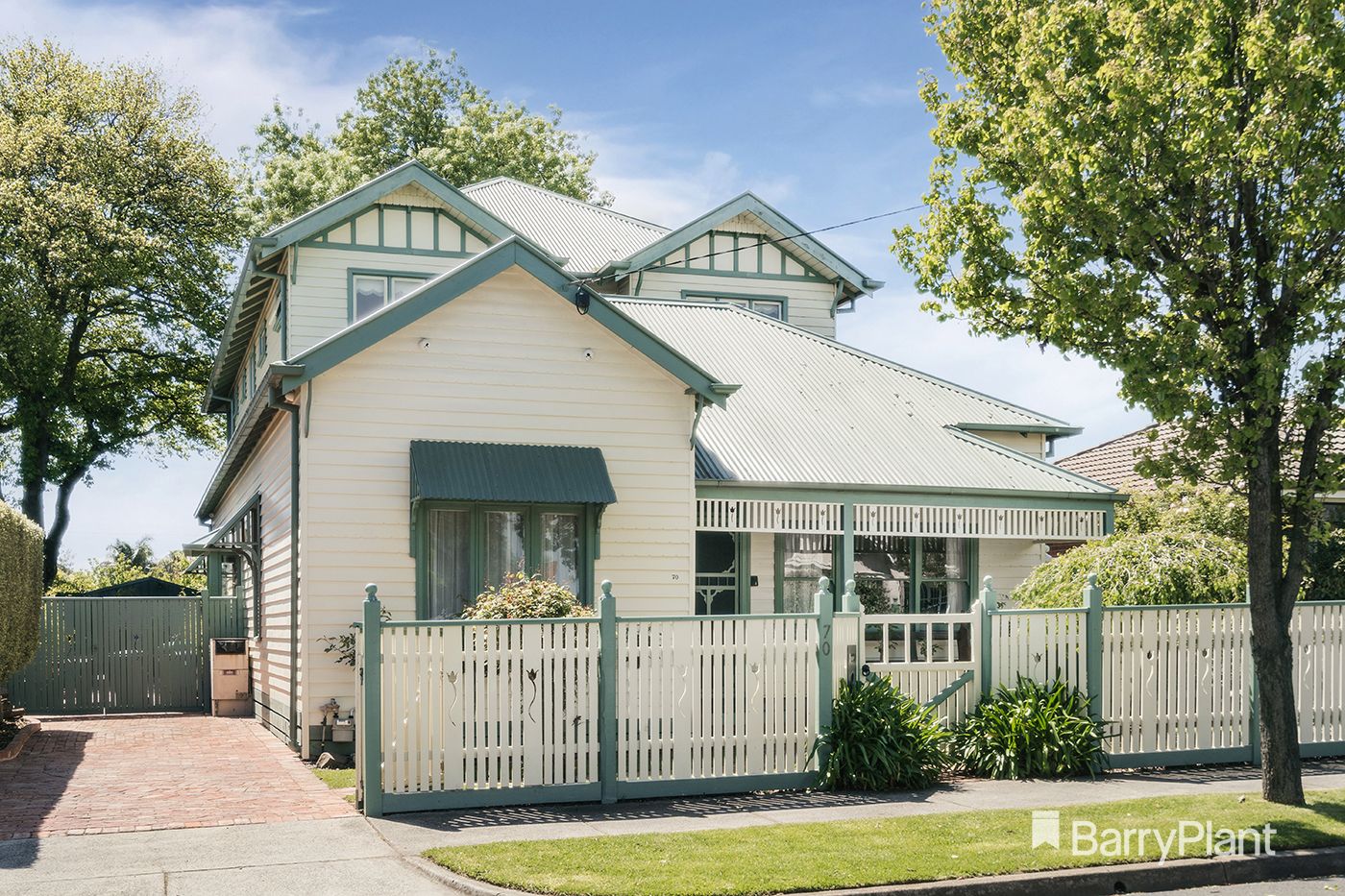 5 bedrooms House in 70 Southernhay Street RESERVOIR VIC, 3073