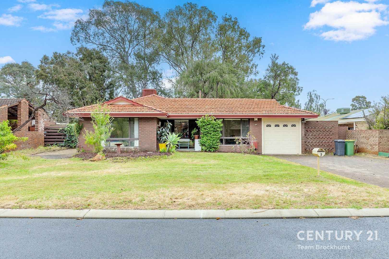 5 bedrooms House in 3 Princeton Court THORNLIE WA, 6108