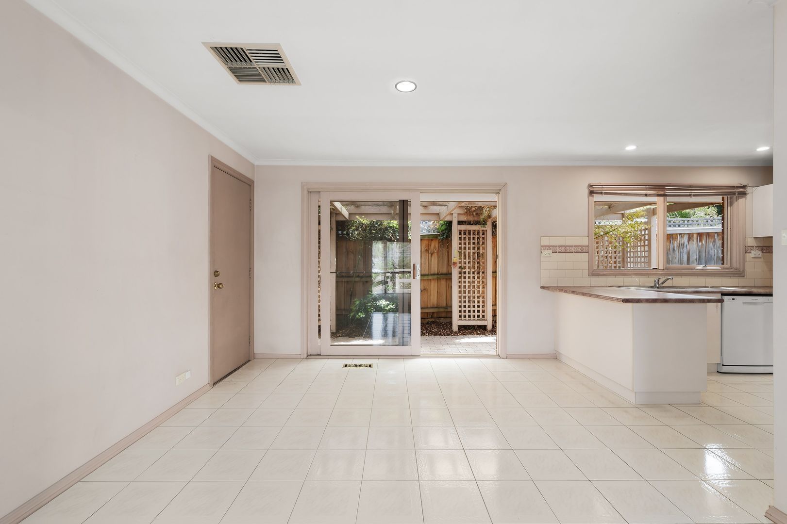 2/131 Greensborough Road, Macleod VIC 3085, Image 2