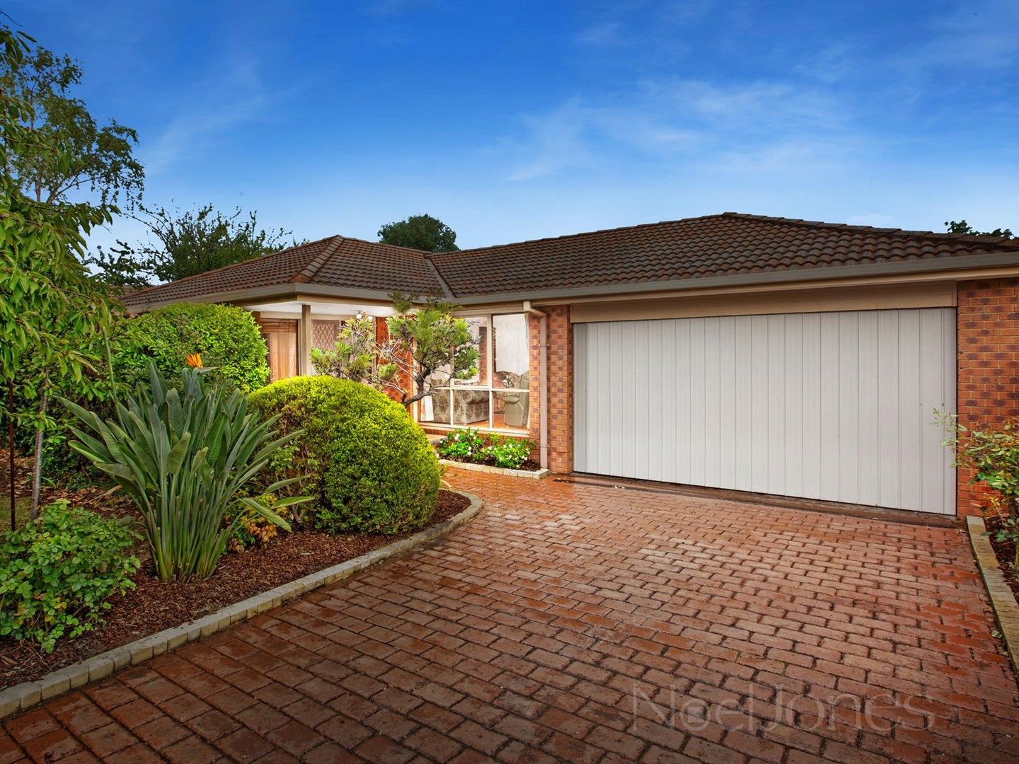 2 Helston Court, Croydon Hills VIC 3136, Image 1