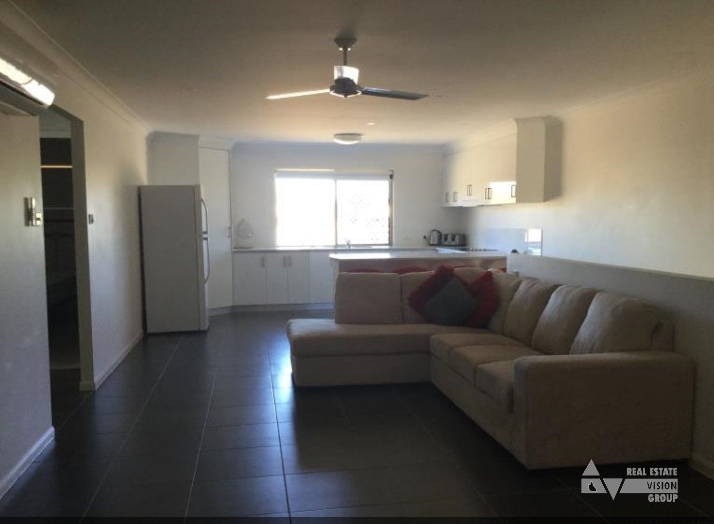 Unit 4/28 Blain St, Blackwater QLD 4717, Image 2