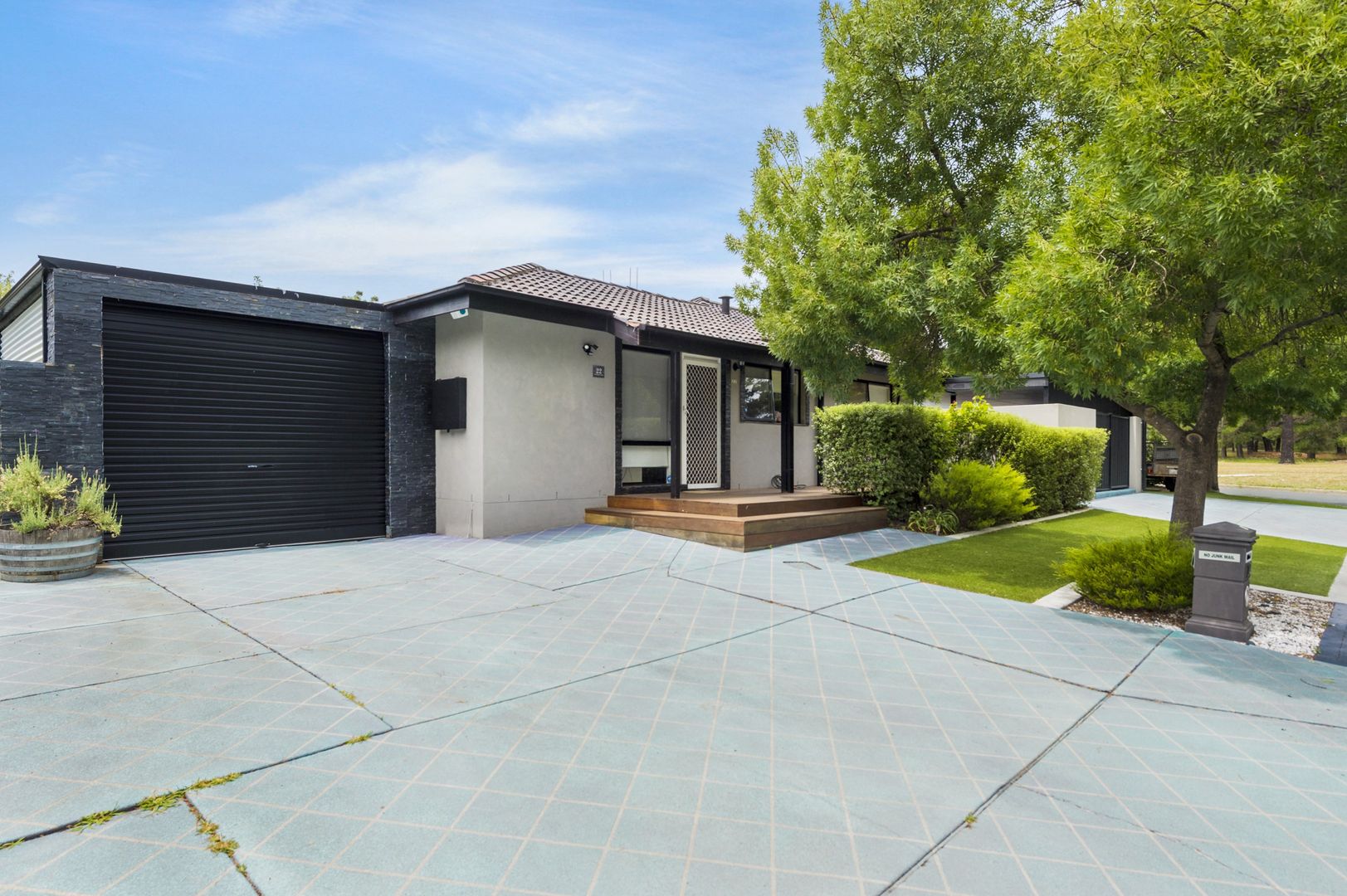 22 Ellwood Crescent, Isaacs ACT 2607, Image 2