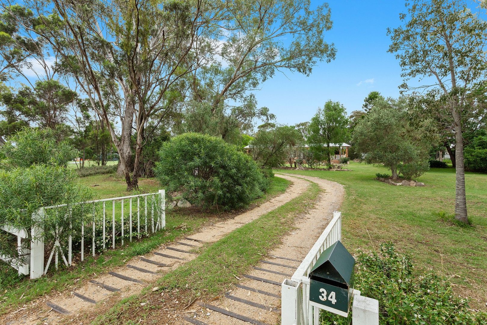 4 bedrooms House in 34 Rosenthal Road ROSENTHAL HEIGHTS QLD, 4370