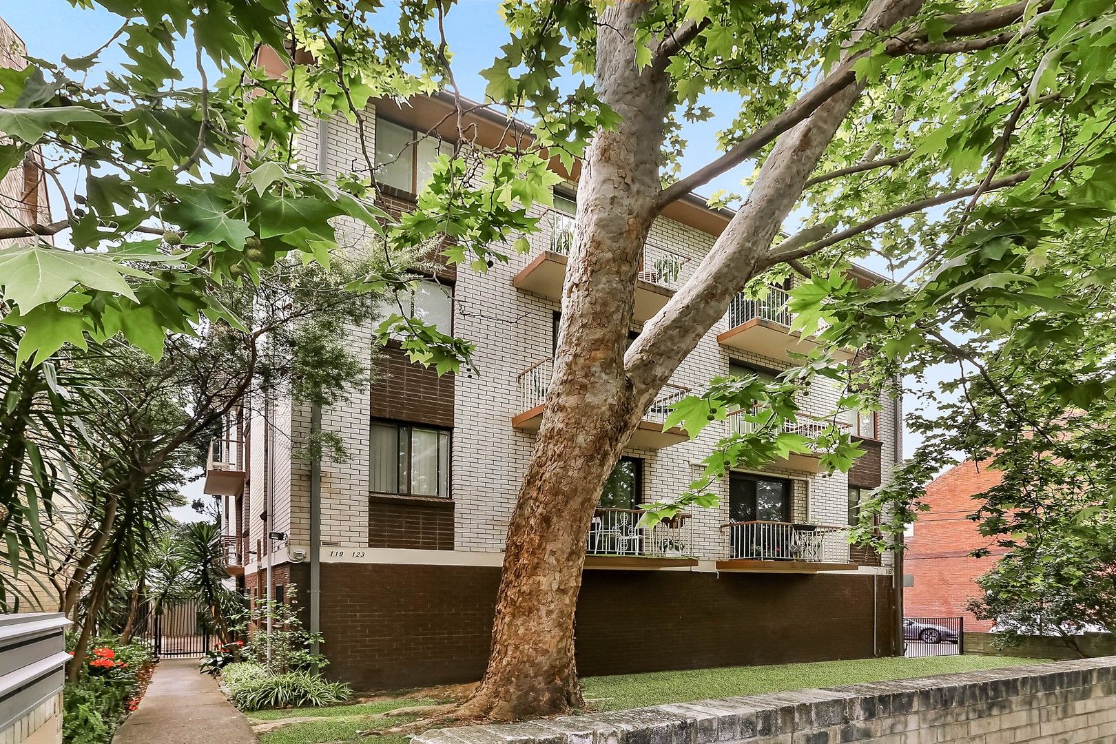 1 bedrooms Apartment / Unit / Flat in 2/119-123 Pitt Street REDFERN NSW, 2016