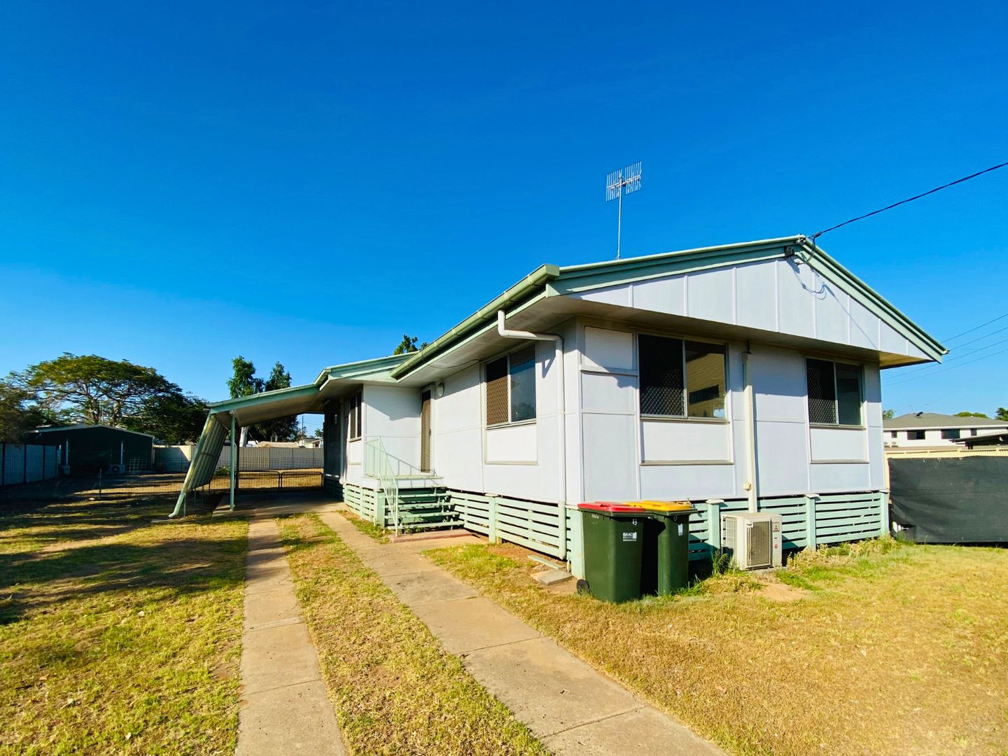 4 bedrooms House in 13 Gilbert Court MORANBAH QLD, 4744