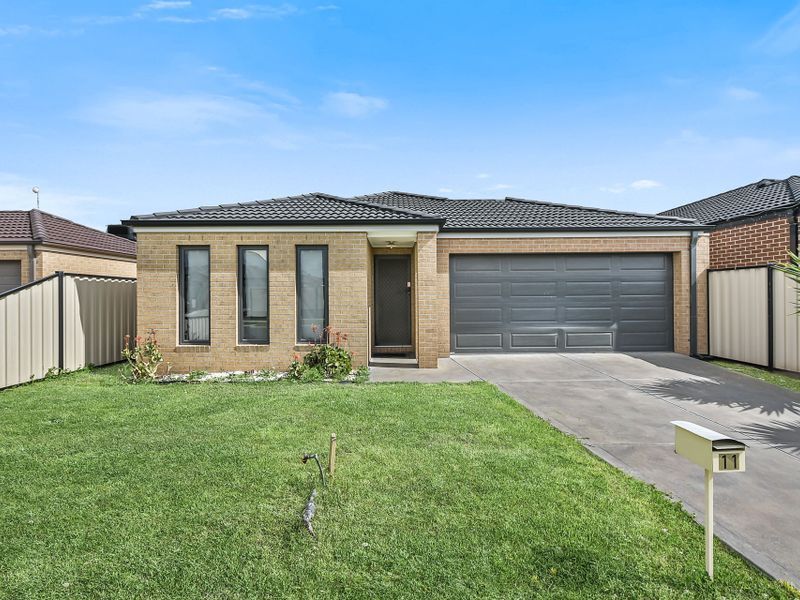 11 Love Street, Lynbrook VIC 3975, Image 0