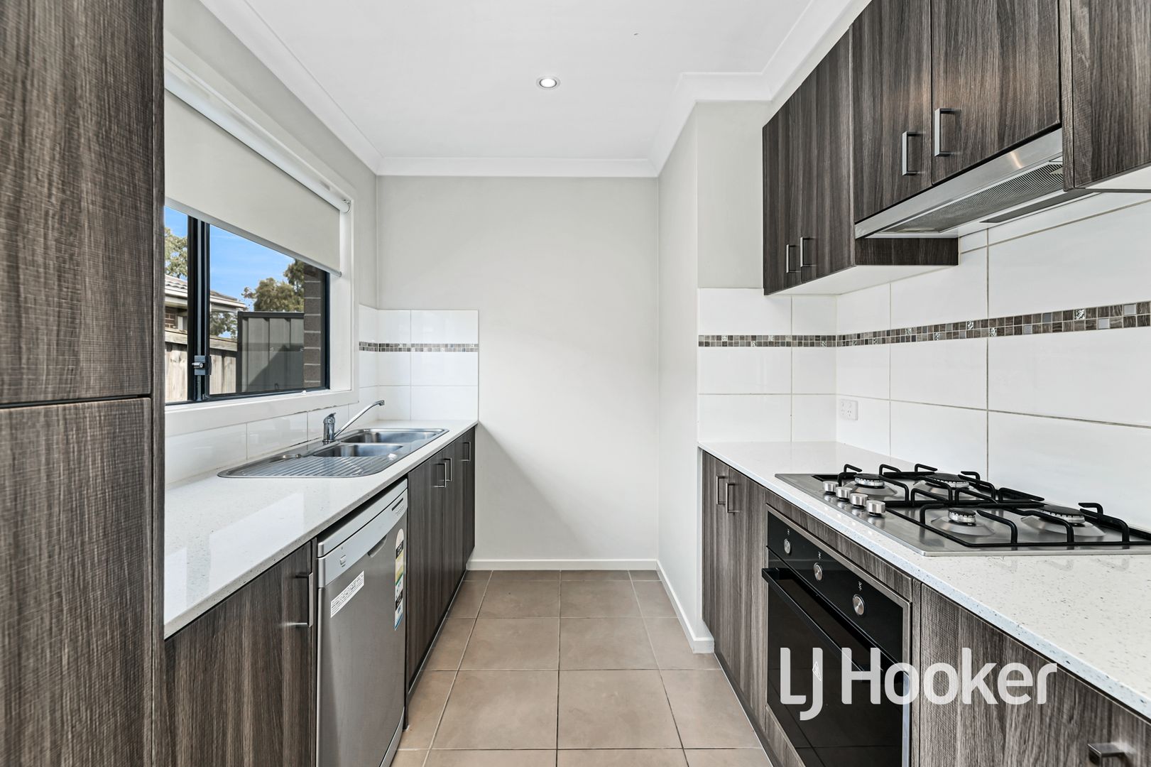 6 Macleod Circuit, Pakenham VIC 3810, Image 2