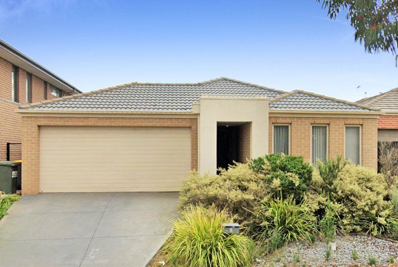 4 bedrooms House in 9 Crathe Close ROXBURGH PARK VIC, 3064