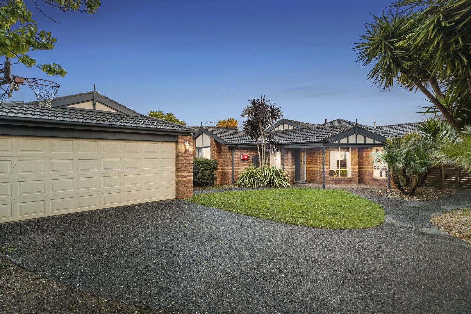 4 bedrooms House in 11 Ferrier Court ROWVILLE VIC, 3178