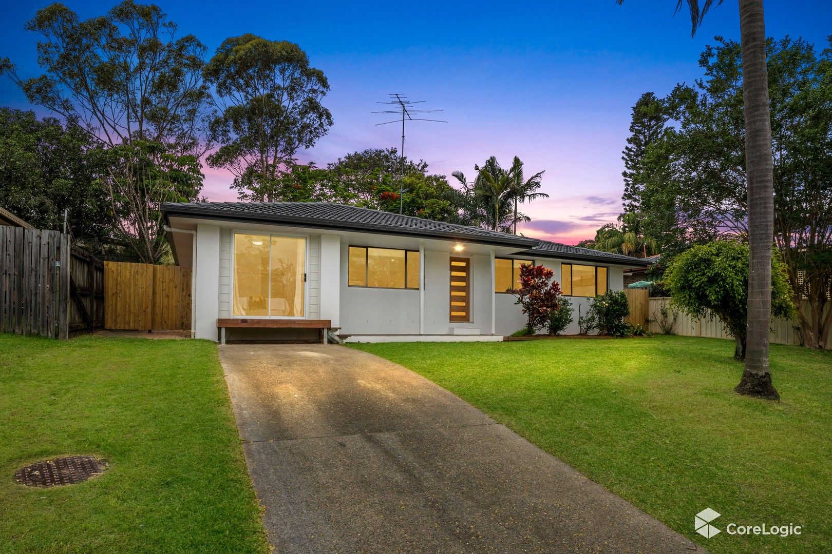 4 bedrooms House in 111 Parasol Street ASHMORE QLD, 4214