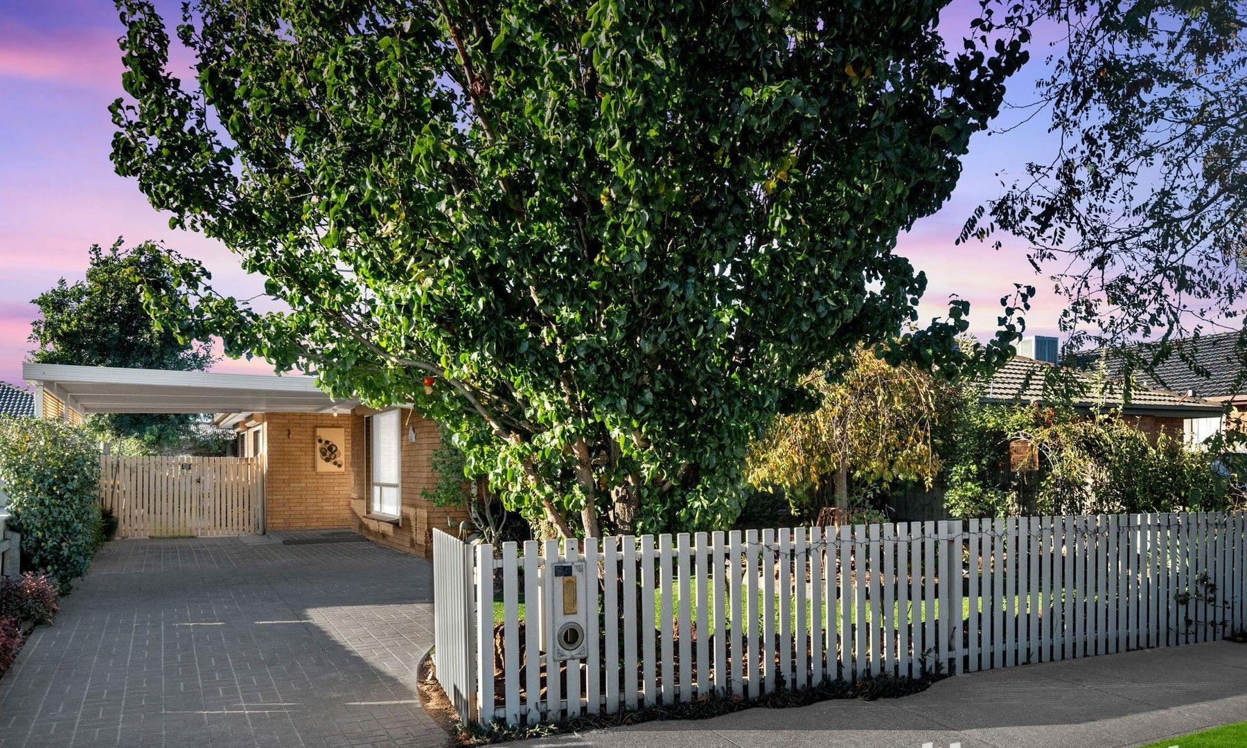 4 bedrooms House in 24 Railway Prd DEER PARK VIC, 3023