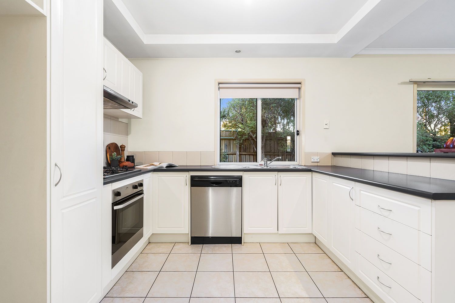 1 Kingsland Close, Dingley Village VIC 3172, Image 2