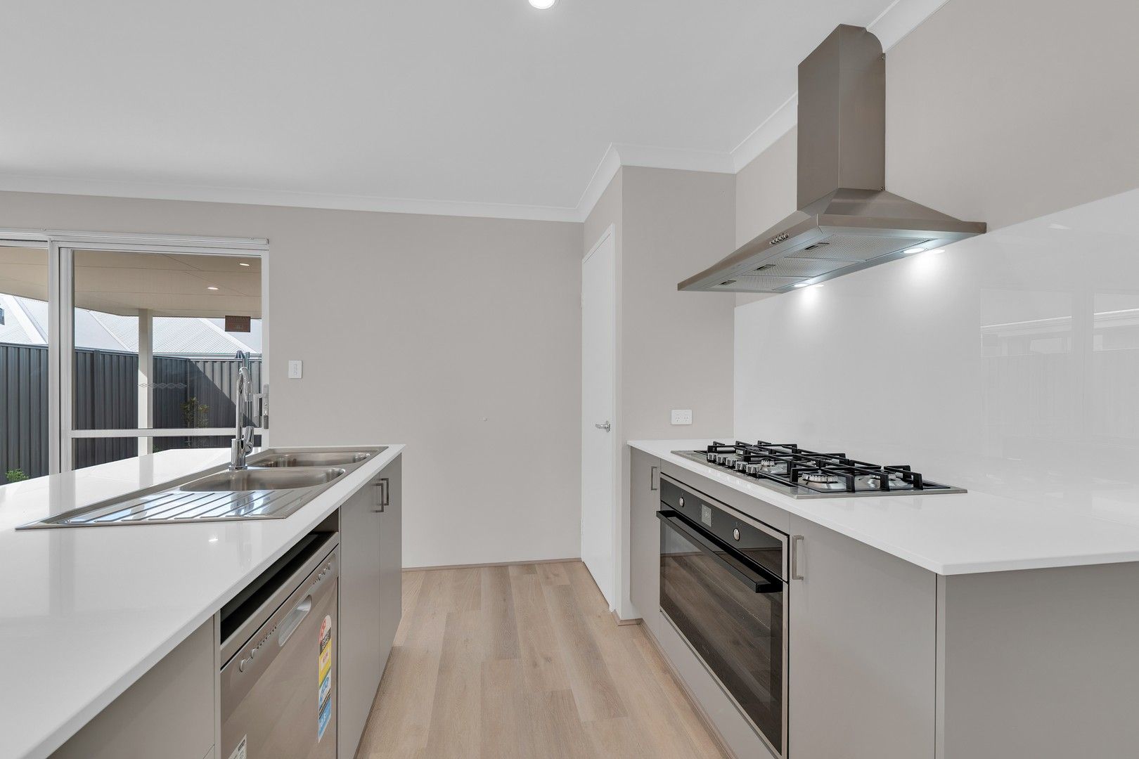 4 bedrooms House in 4 Pensacola Grove MADORA BAY WA, 6210