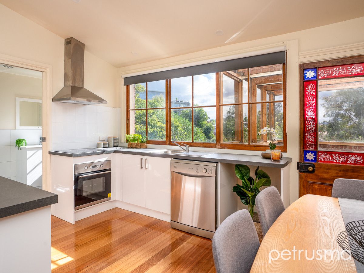 8 Lincoln Street, Sandy Bay TAS 7005, Image 2