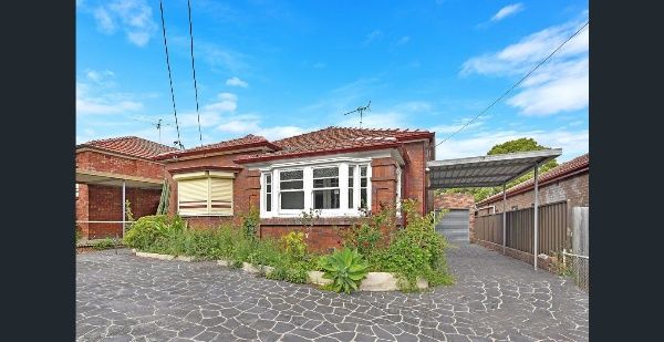 4 bedrooms House in 220 Bexley Rd EARLWOOD NSW, 2206