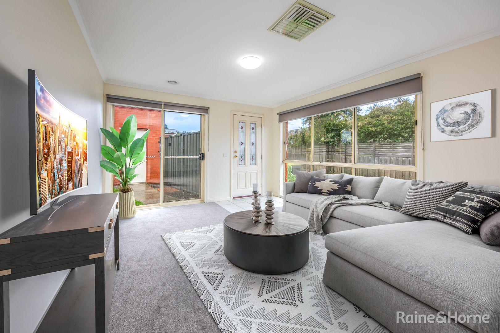 3/9 Highlands Court, Sunbury VIC 3429, Image 2