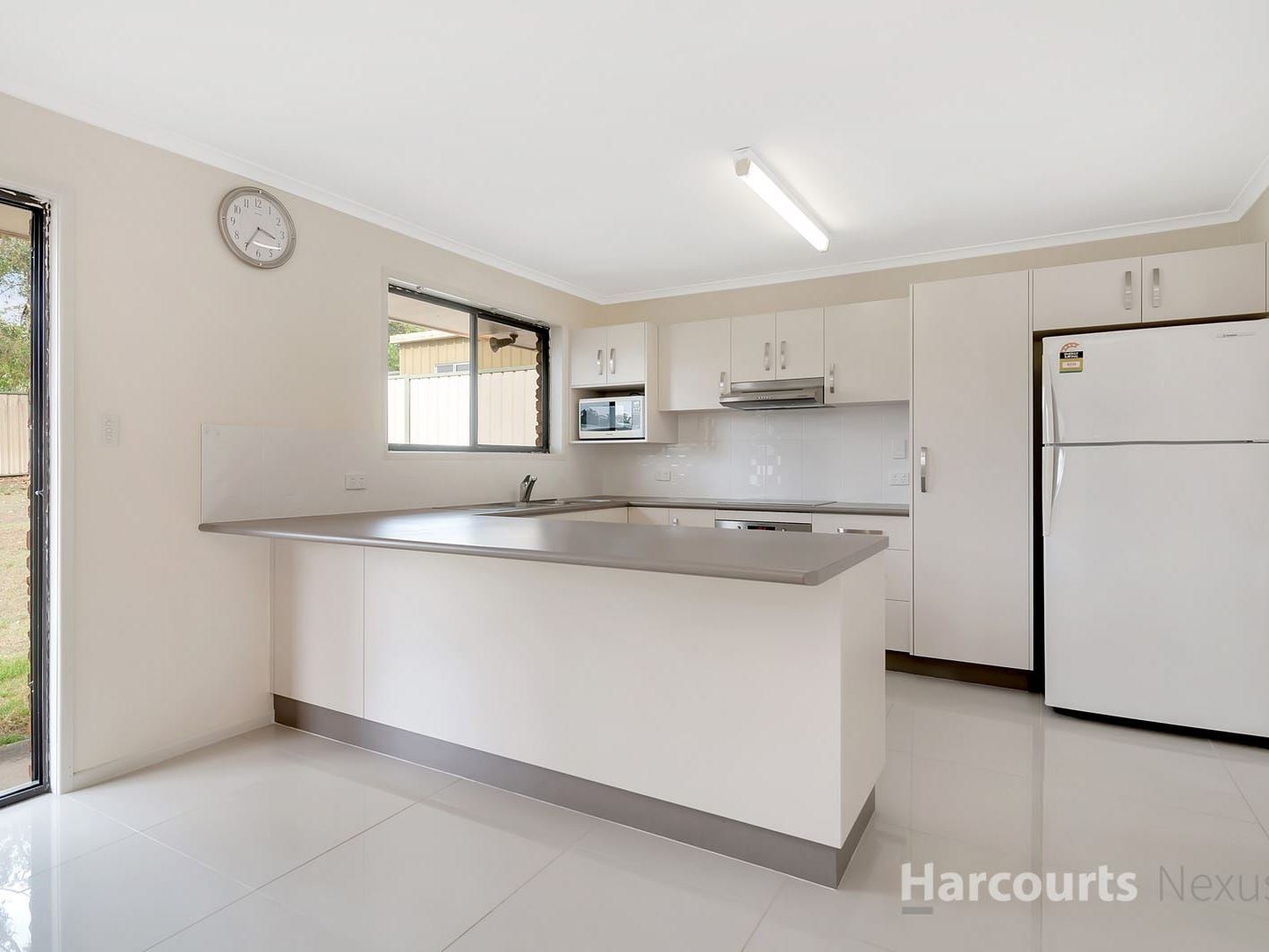 3 bedrooms House in 92 Chatswood Road SPRINGWOOD QLD, 4127