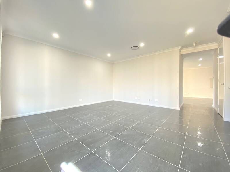 2 Courtney Loop, Oran Park NSW 2570, Image 2