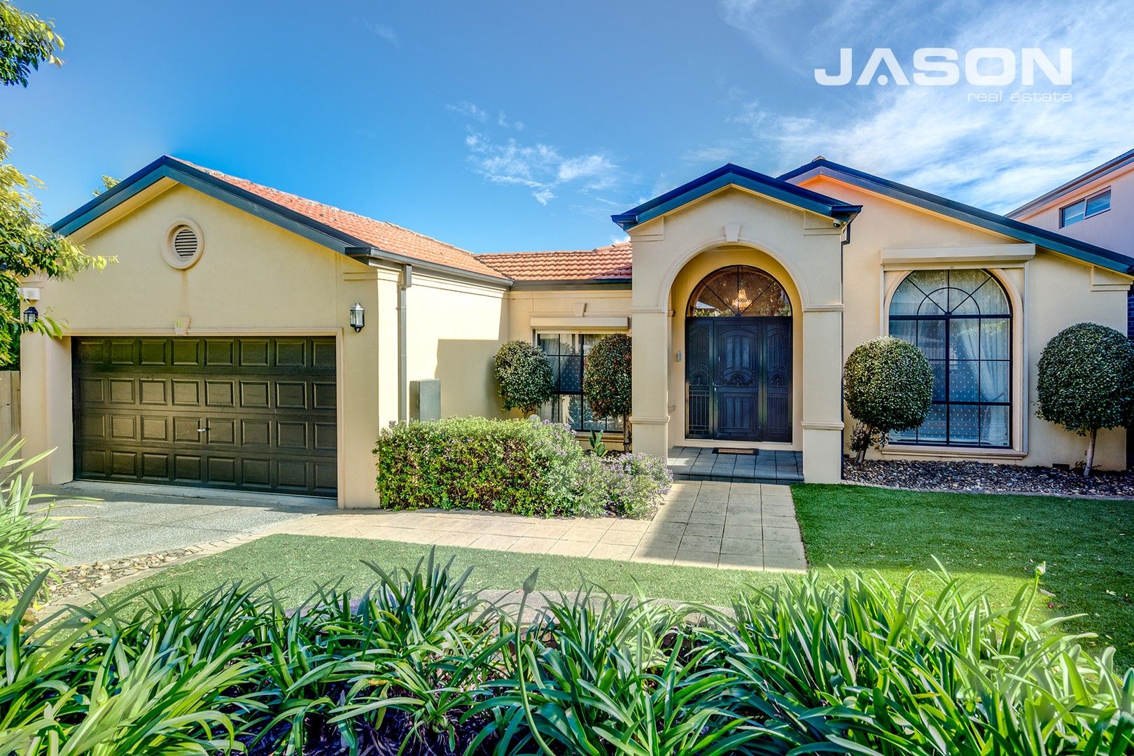 3 bedrooms House in 15 Kinloch Grove GREENVALE VIC, 3059