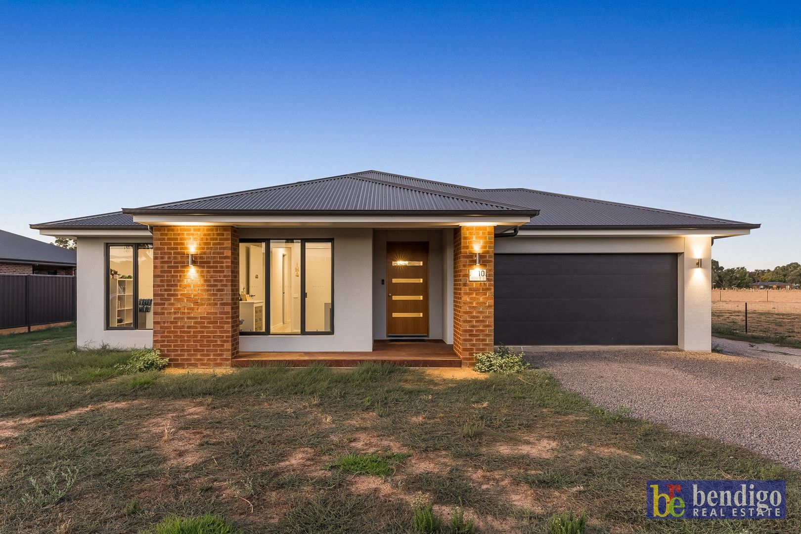4 bedrooms House in 10 Huddle Road HUNTLY VIC, 3551