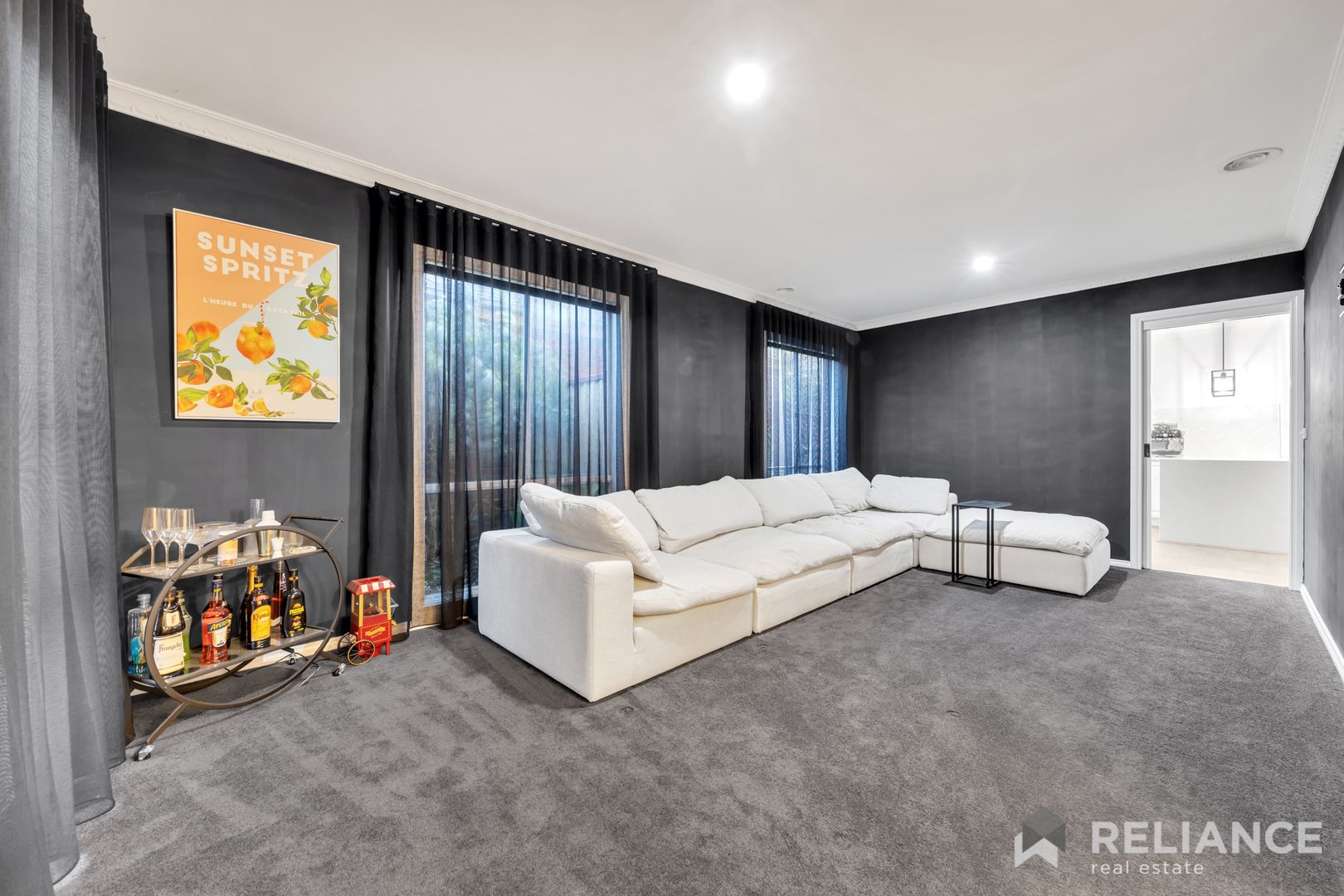 8 The Avenue, Sunbury VIC 3429, Image 2