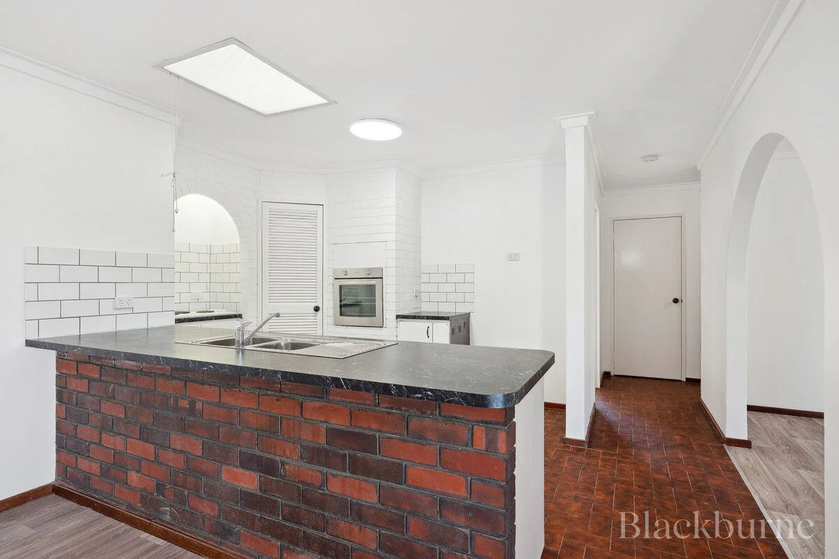 11 Bladon Way, Swan View WA 6056