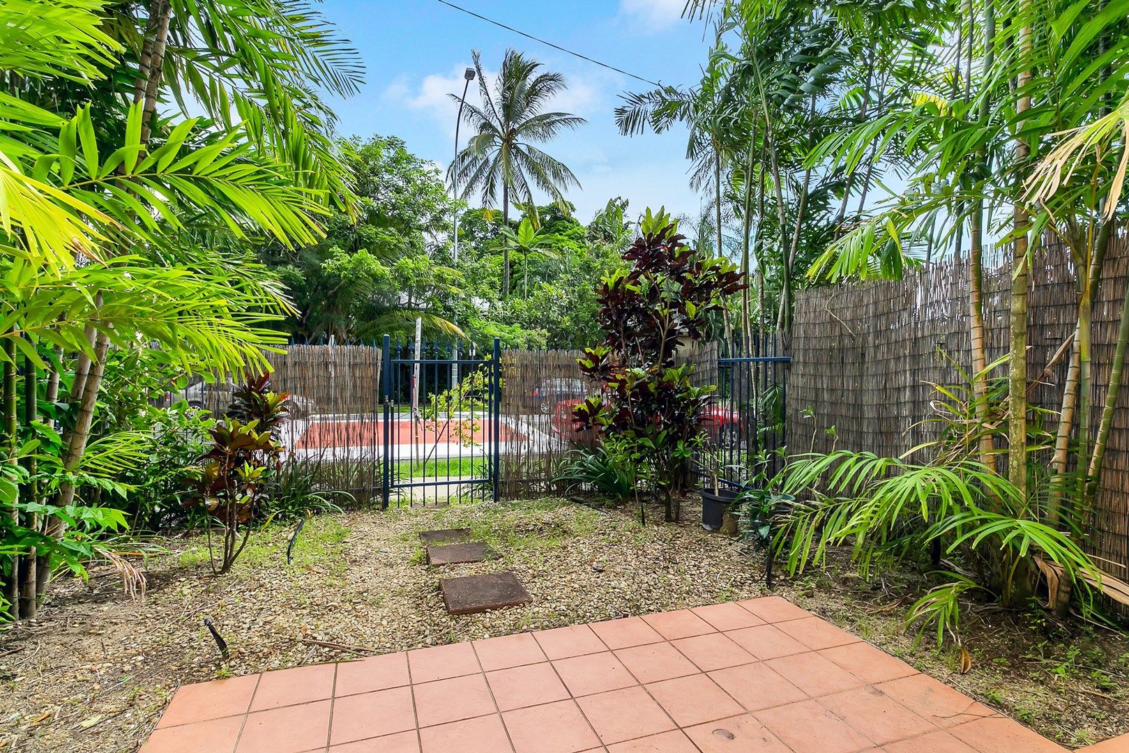 10/10-16 Digger Street, Cairns North QLD 4870, Image 2