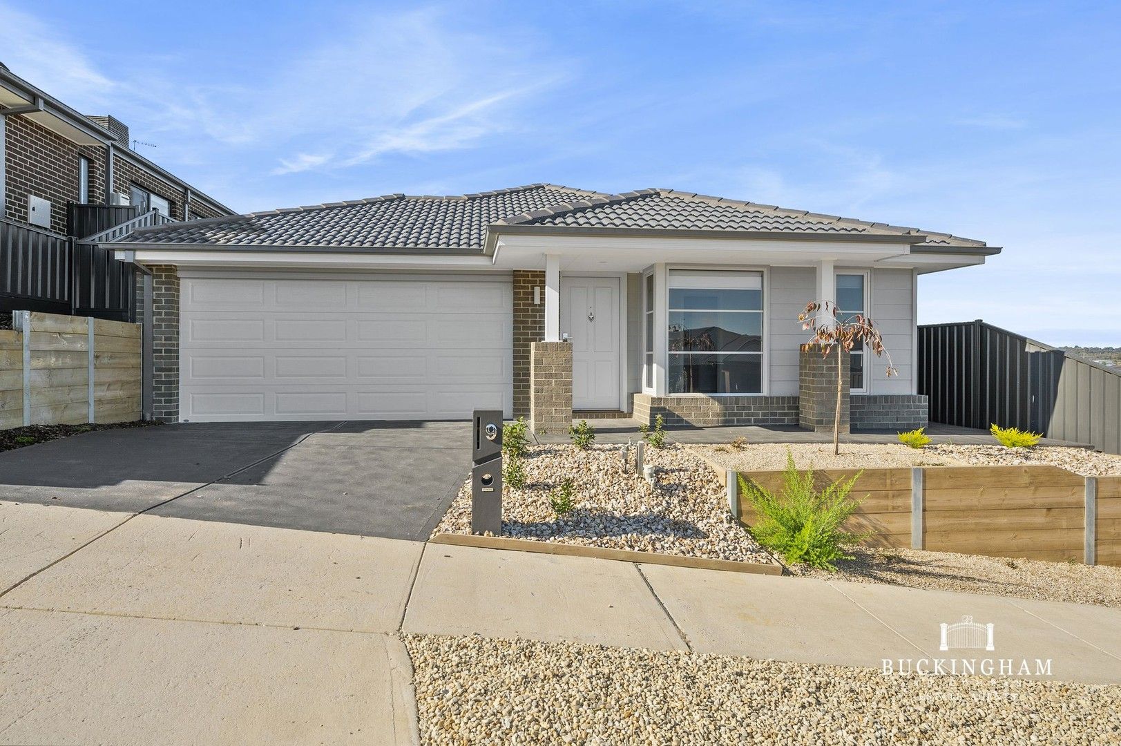 4 bedrooms House in 9 Lowe Drive DOREEN VIC, 3754