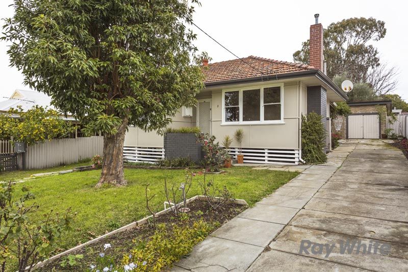 3 bedrooms House in 8 Indle Street WILLAGEE WA, 6156