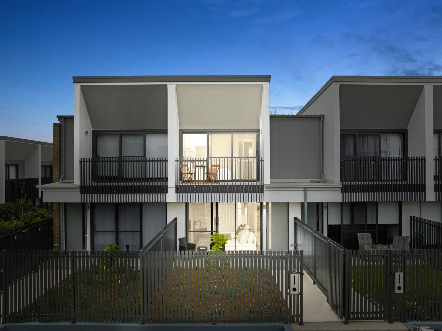 3 bedrooms Townhouse in 25 Alight Circuit CAMERON PARK NSW, 2285