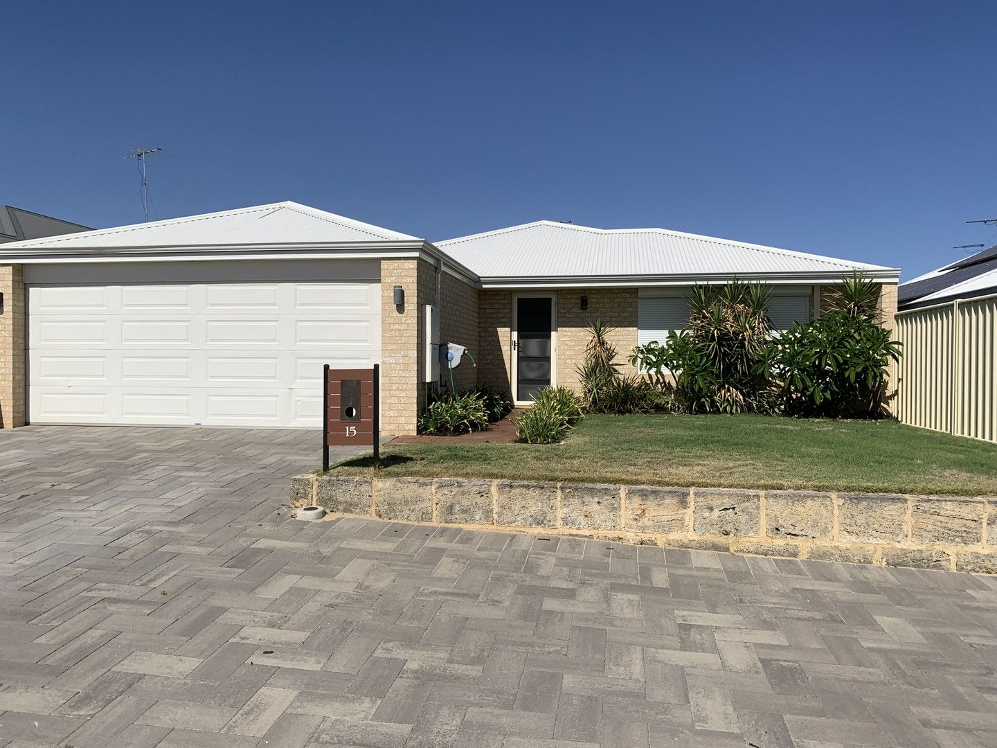 3 bedrooms House in 15 Yindana Boulevard LAKELANDS WA, 6180