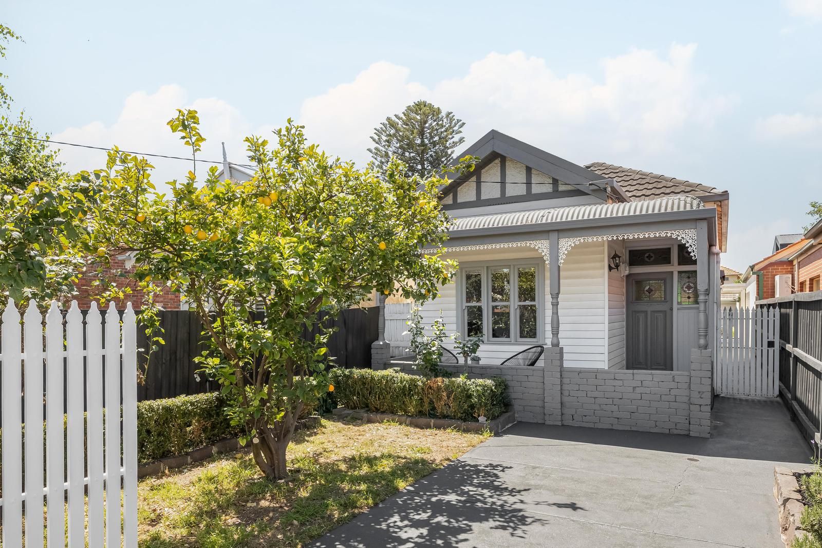 2 bedrooms House in 133 Waverley Street MOONEE PONDS VIC, 3039