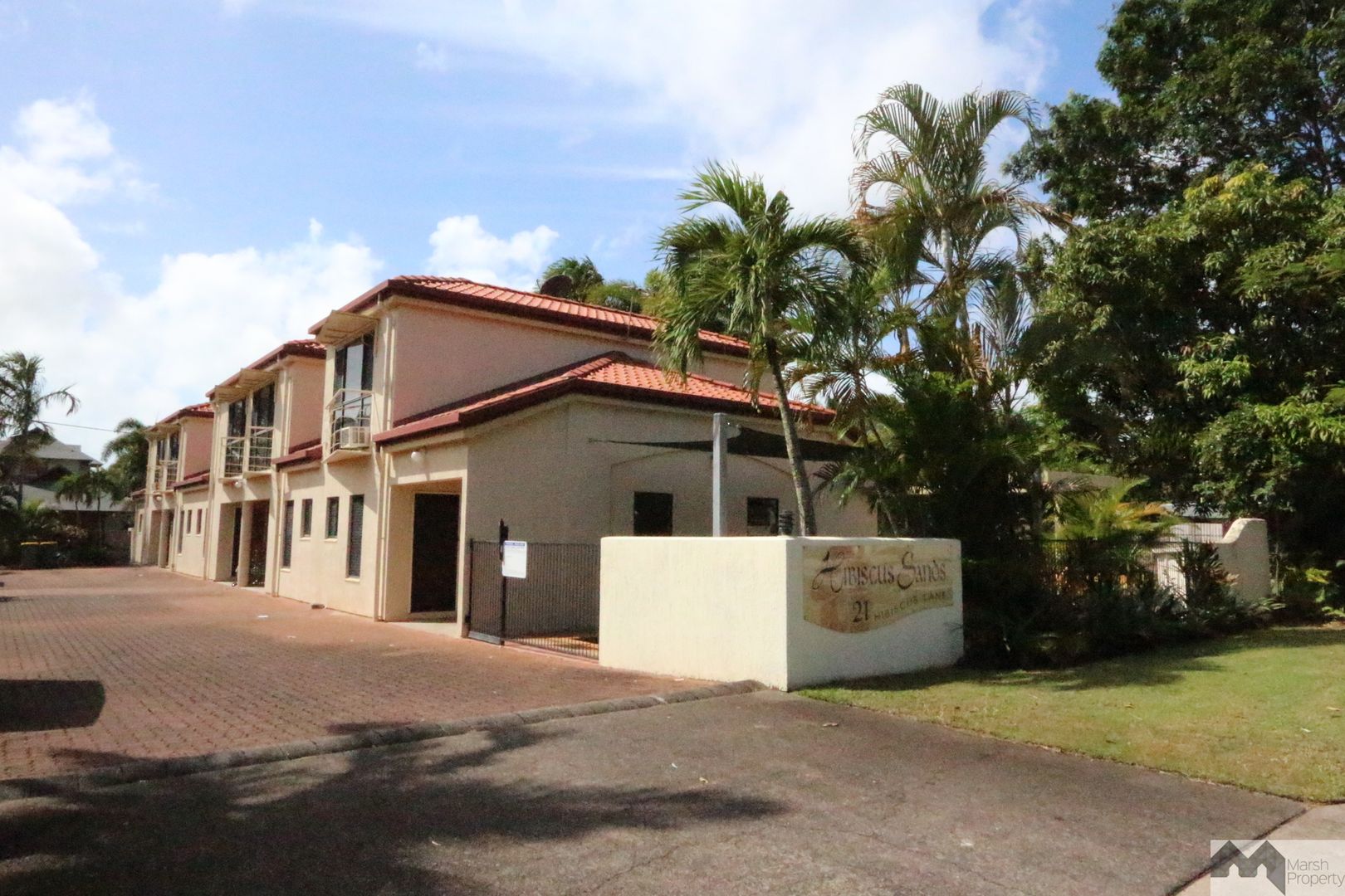 2 bedrooms Townhouse in 2/21 Hibiscus Lane HOLLOWAYS BEACH QLD, 4878