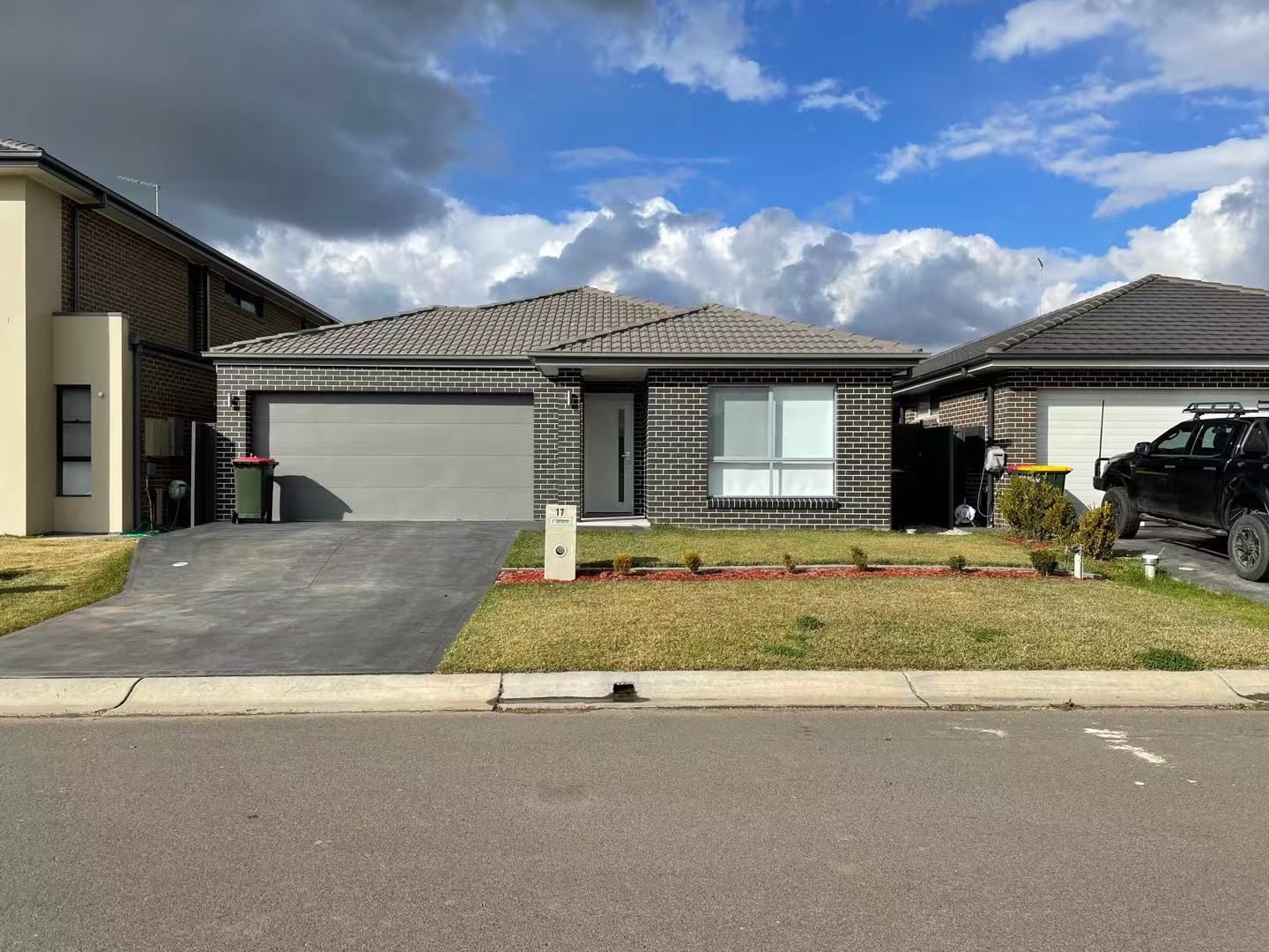 4 bedrooms House in 17 Aubusson st MARSDEN PARK NSW, 2765