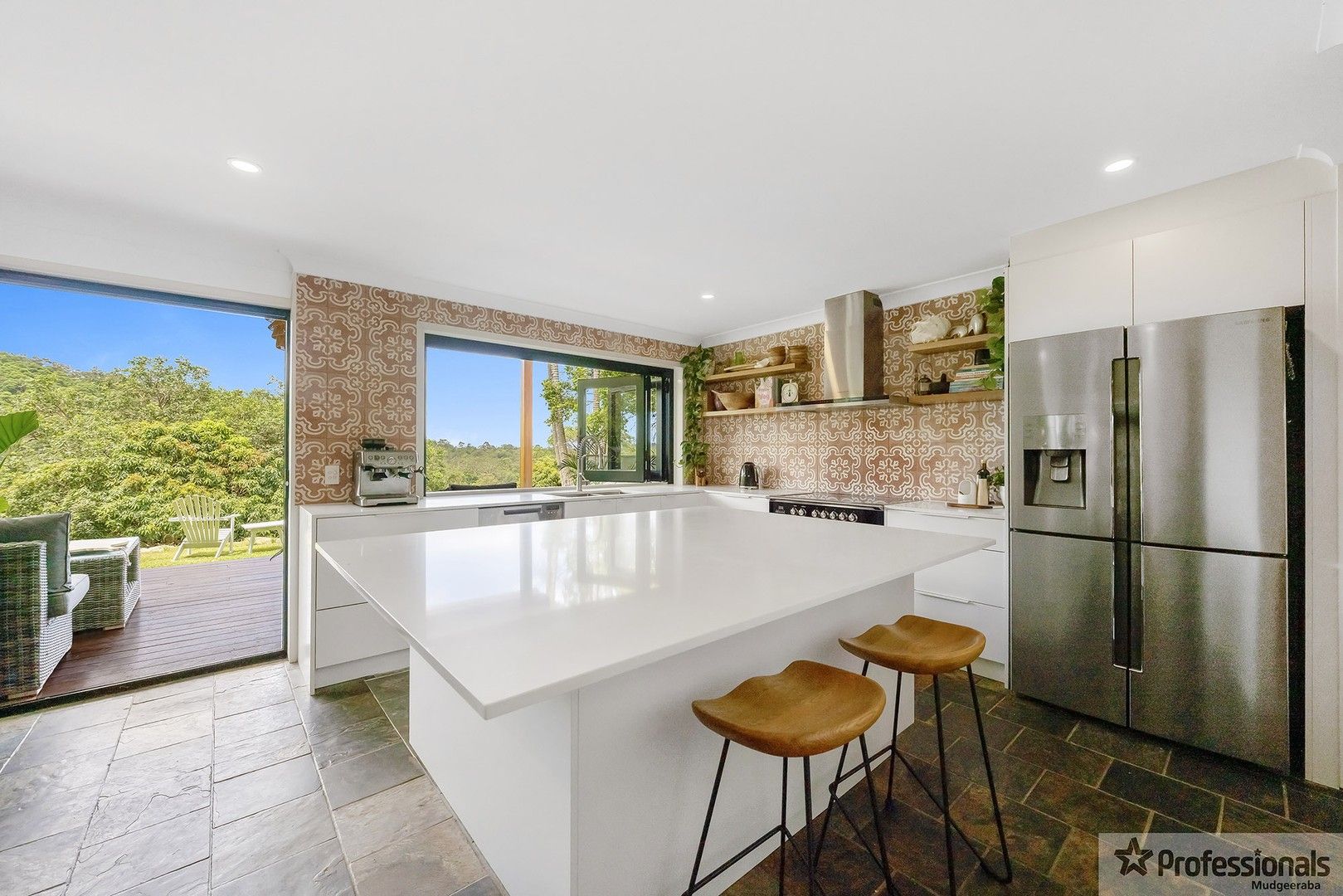 6 bedrooms Acreage / Semi-Rural in 38 Gilward Drive MUDGEERABA QLD, 4213