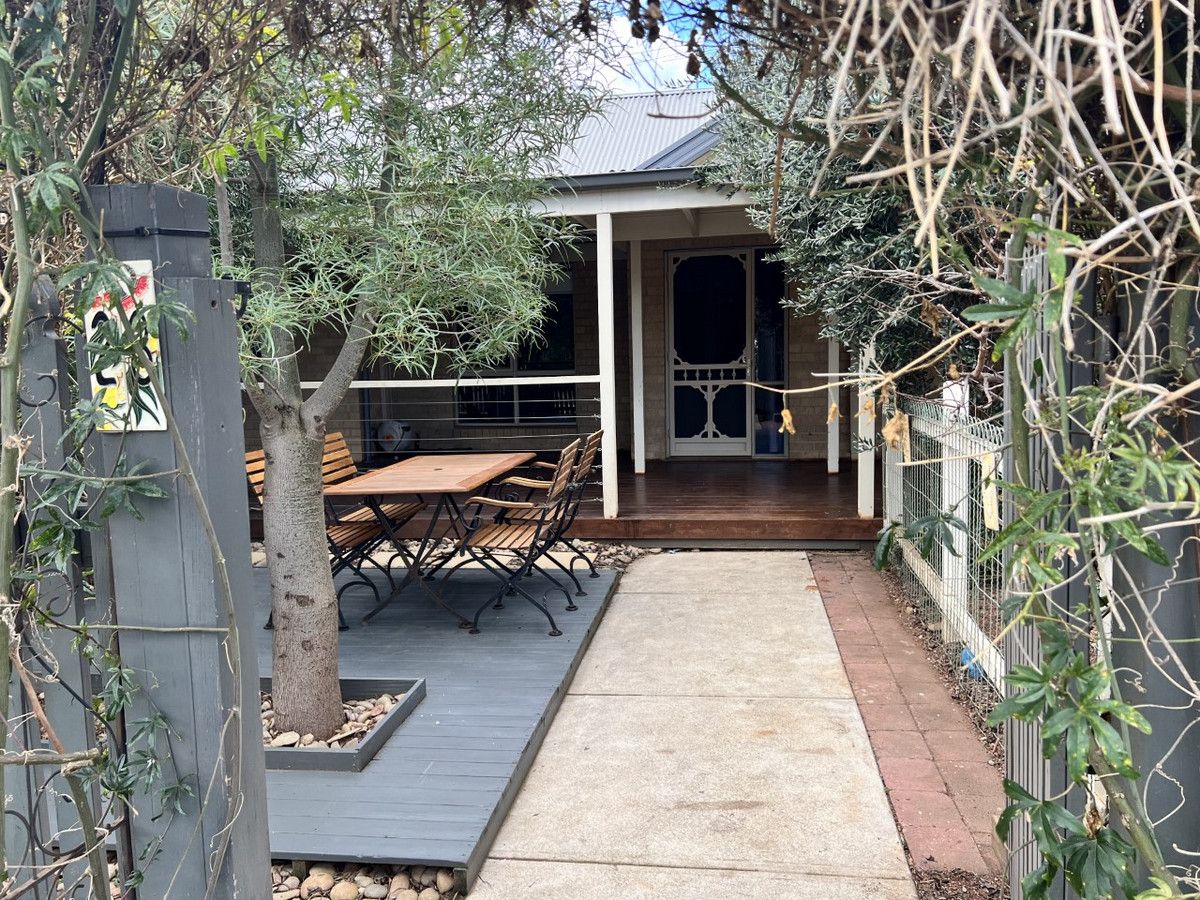 2 bedrooms House in 1/28 Powlett Street MADDINGLEY VIC, 3340