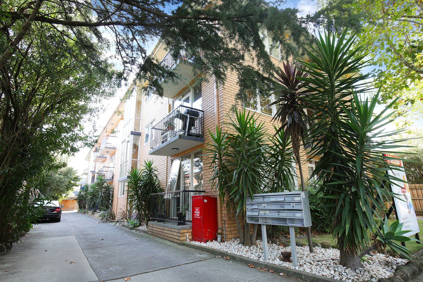 3 bedrooms Apartment / Unit / Flat in 9/435 St Kilda Street ELWOOD VIC, 3184