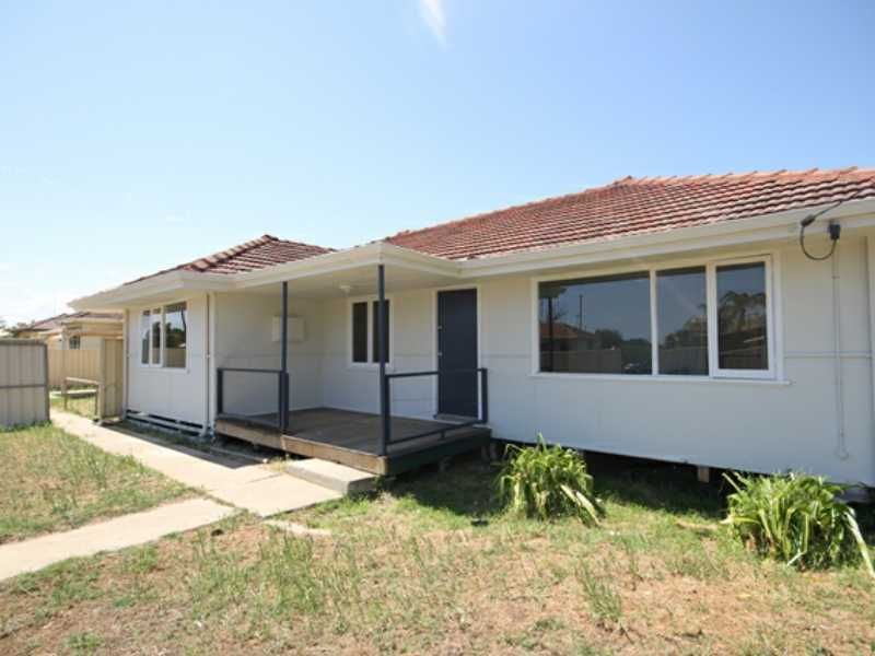 4 bedrooms House in 15 Cleopatra Road UTAKARRA WA, 6530