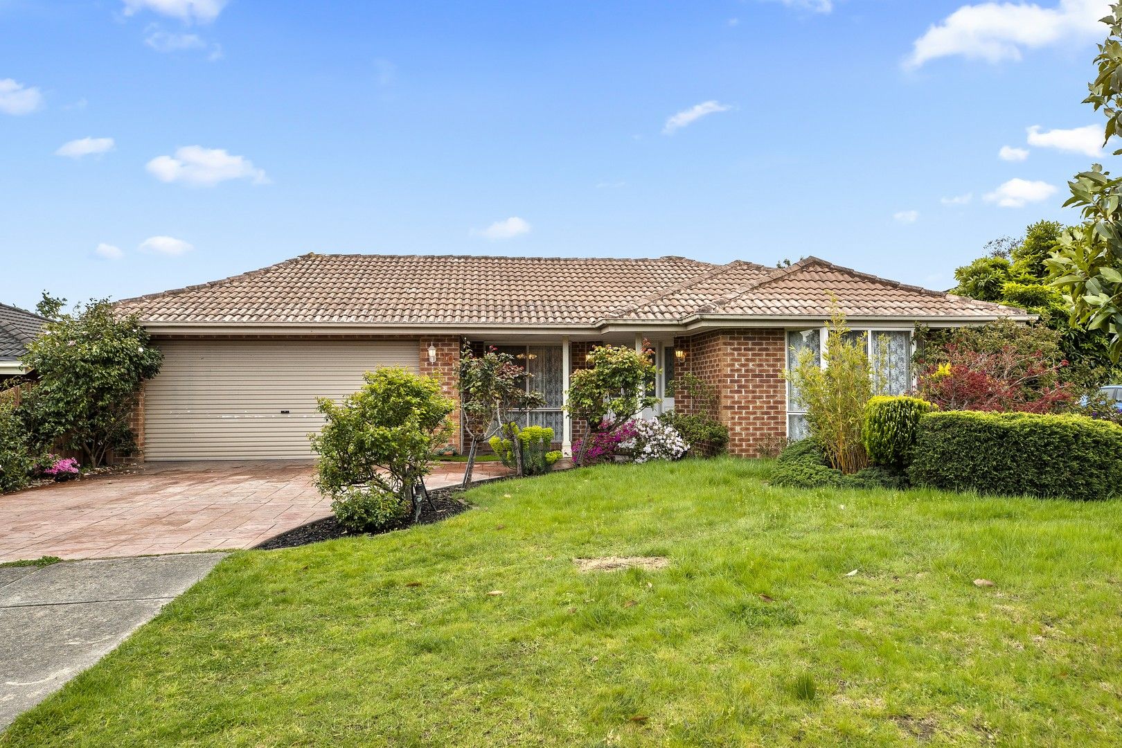 3 bedrooms House in 10 Dalmatia Court ROWVILLE VIC, 3178