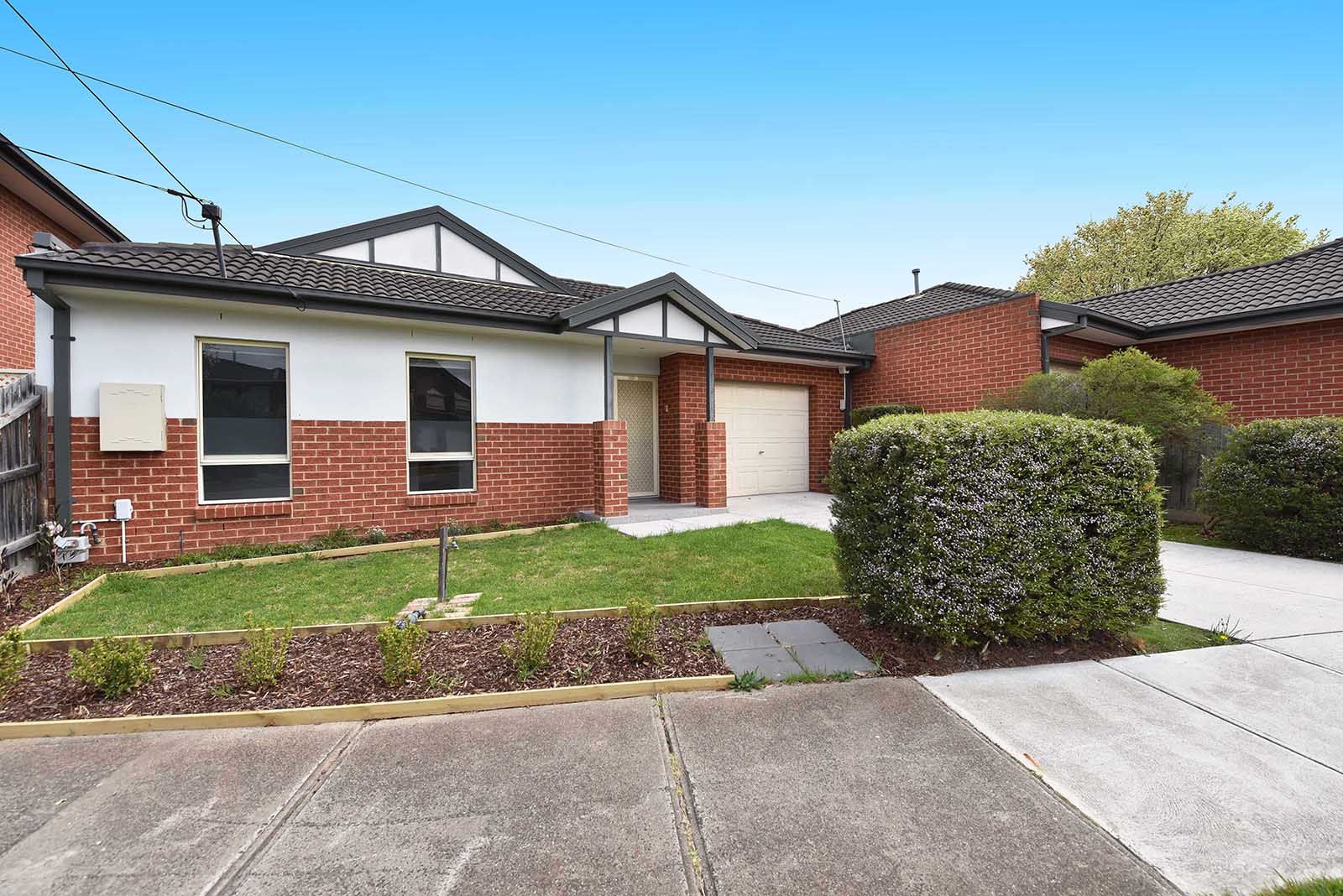 8 Amis Crescent, Avondale Heights VIC 3034