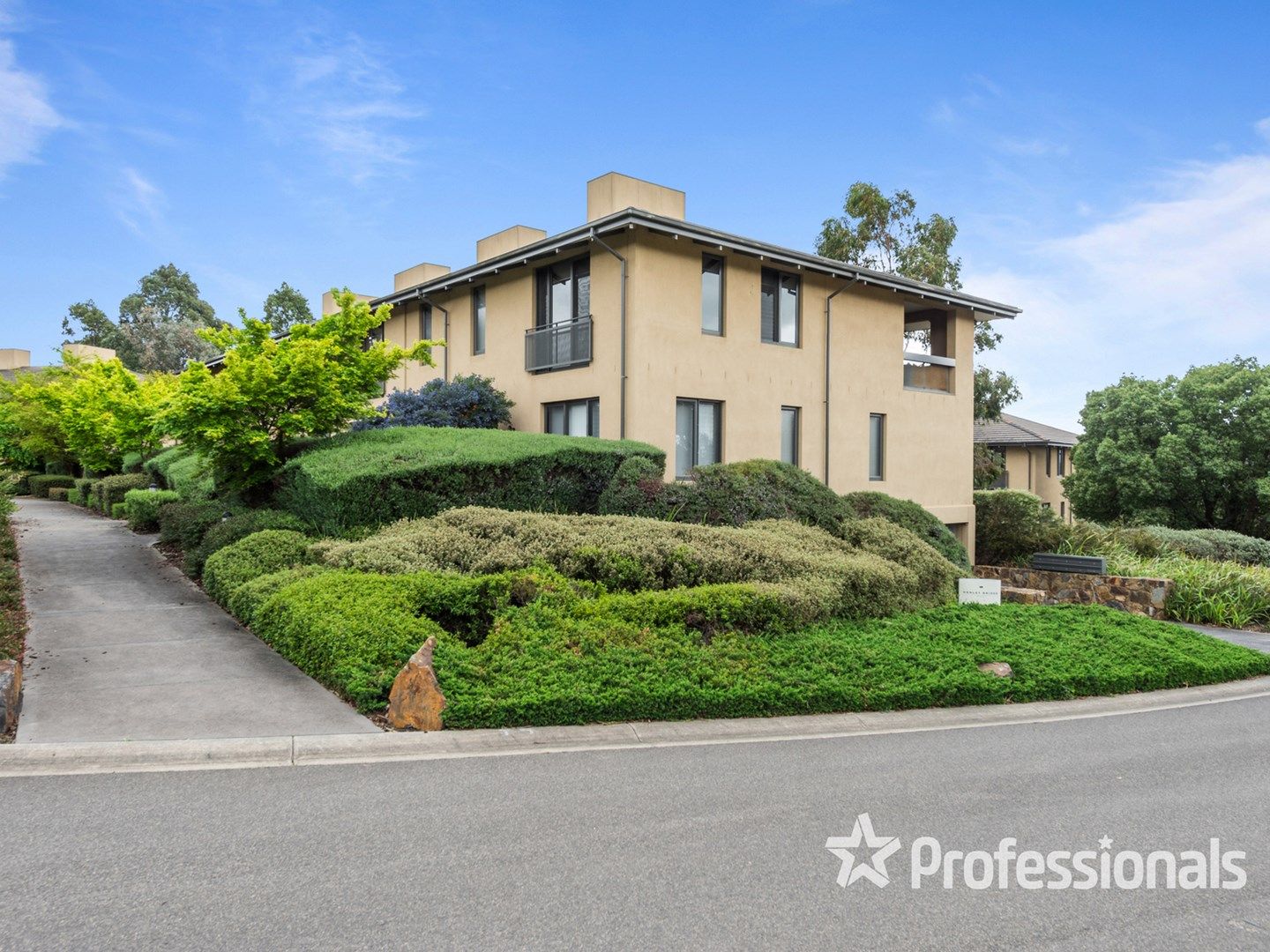 9 Henley Bridge Road, Chirnside Park VIC 3116, Image 0